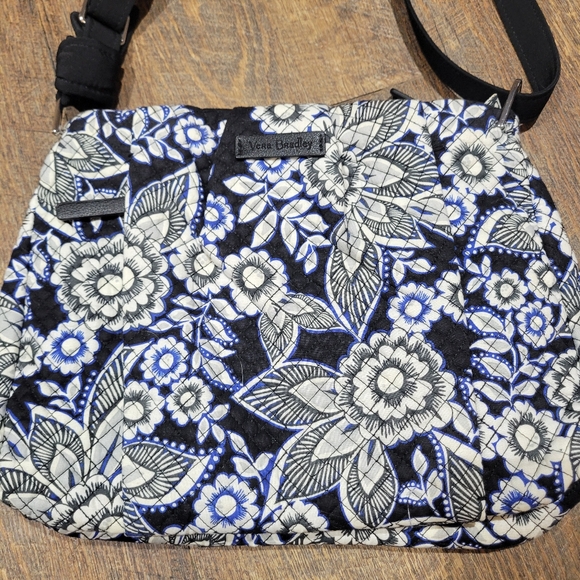 Vera Bradley Crossbody - Picture 6 of 10